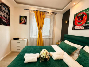 Smarald - Premium Apt in Best Location & Parking